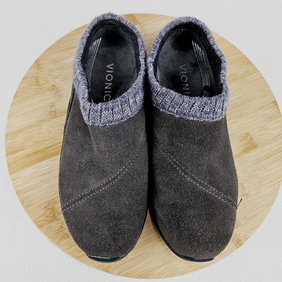 Vionic Arbor Clogs Sz 7 Gray Water Resistant Suede Slip On Knit Collar Comfort - Picture 3 of 10